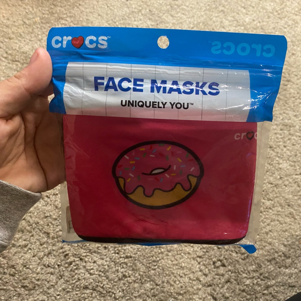 2 Crocs FaceMasks - Picture 2 of 2